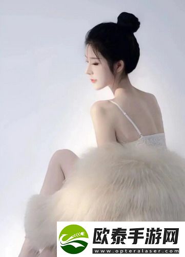 中午妈妈在厨房做饭：日常生活记录，见证妈**辛勤付出！