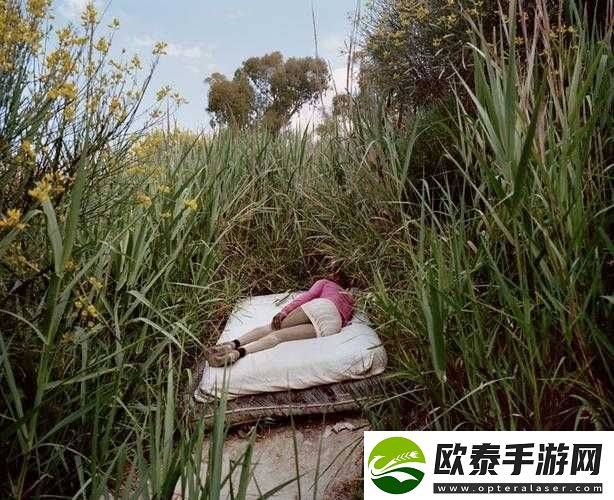 少妇野外打野战