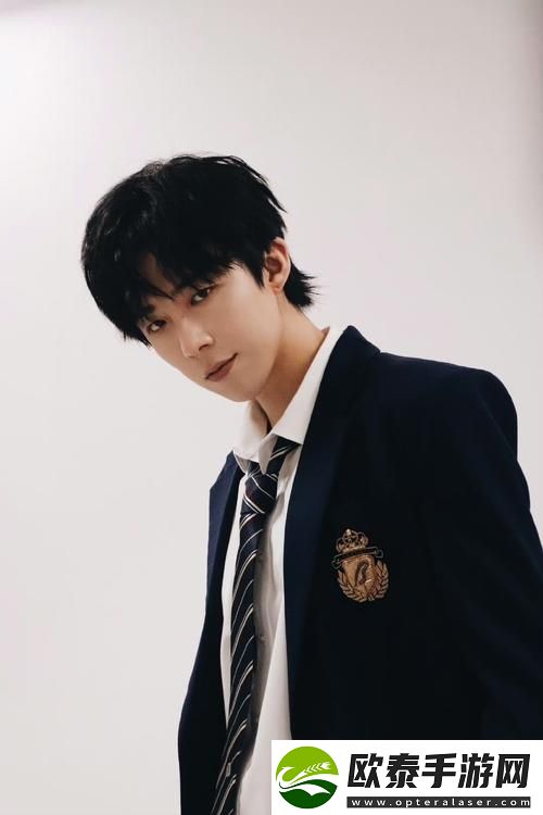 在迷雾春光中的“啊⋯学长⋯轻点⋯奶头痛男”