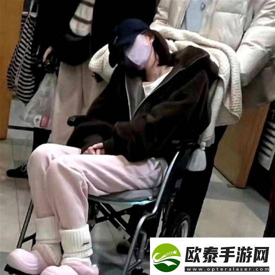 刘大锤曝赵露思患抑郁症后赵露思爸爸报平安