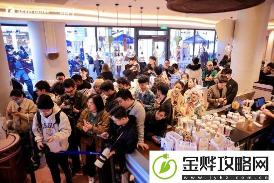 瑞幸晒原神联动新品爆单活动现场照