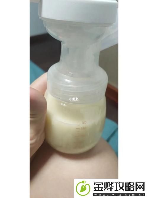 一边下奶一吃敷面膜视频60分钟