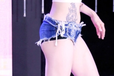 女人被c㊙❌抓衣服网站