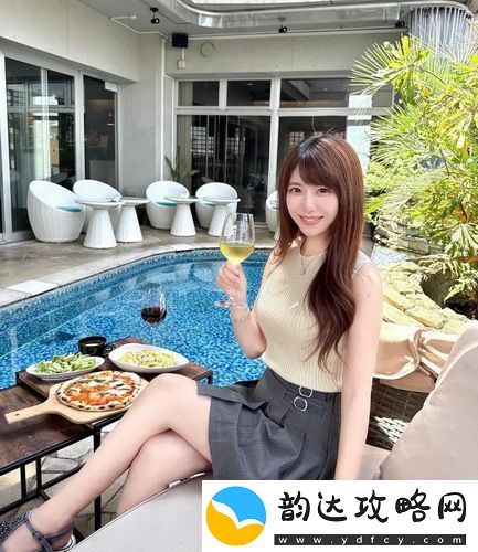 一面膜胸口一面吃下部位片段！探索护肤与美食的奇妙结合！