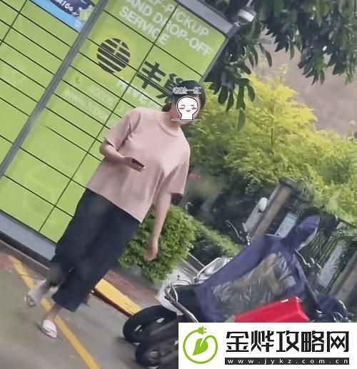 真空下楼取快递被C嗯啊