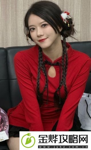 LPL美女主持骆歆晒新春美照