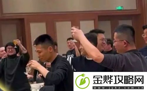 旭旭宝宝参加同学聚会