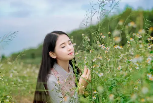 一边吃奶一边敷视频好几个人：色彩与性能的双重考量