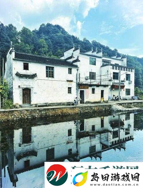 炕上的淑芬撅着大白屁股