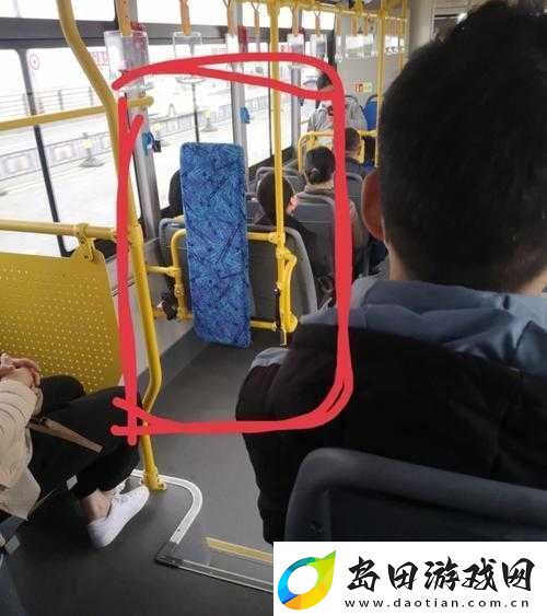 在公交车上弄到高C月